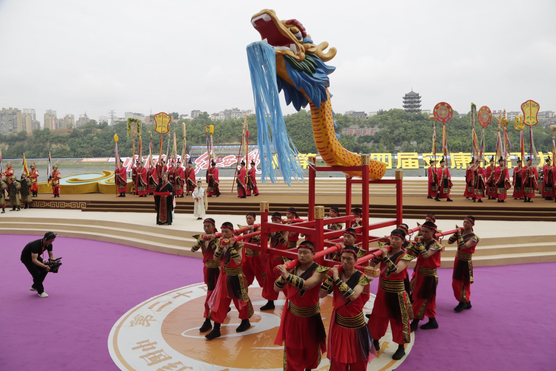 陕西汉江队在场上打出了出众的团队表现的简单介绍