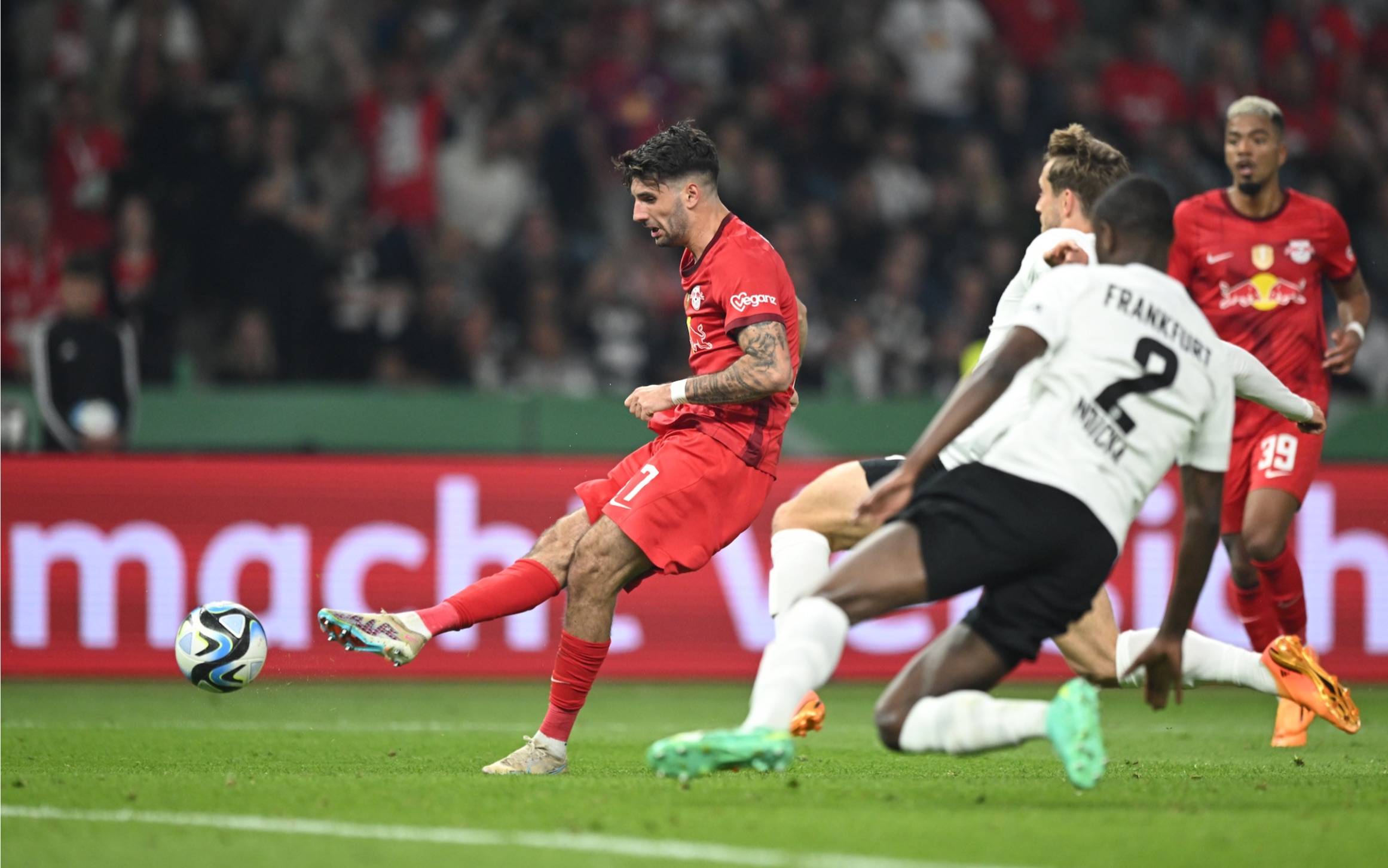 开云下载-法兰克福不敌美因茨，客场遭遇失利的简单介绍