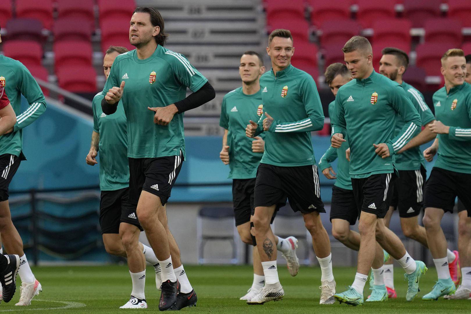 激情四射！欧洲国家队备战迎接挑战