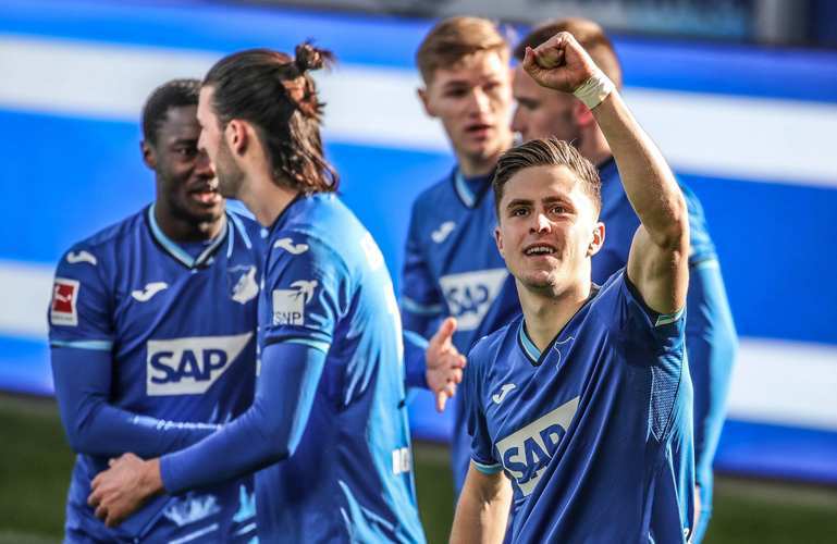 包含奥格斯堡客场惊险获胜,斩获关键胜利的词条 包含奥格斯堡客场惊险获胜,斩获关键胜利的词条