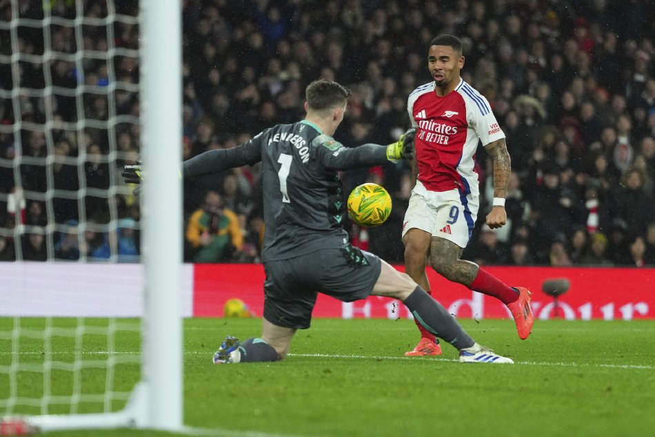 开云体育官方网站-阿森纳披挂出征，奥巴梅杨上演帽子戏法猛扣对手