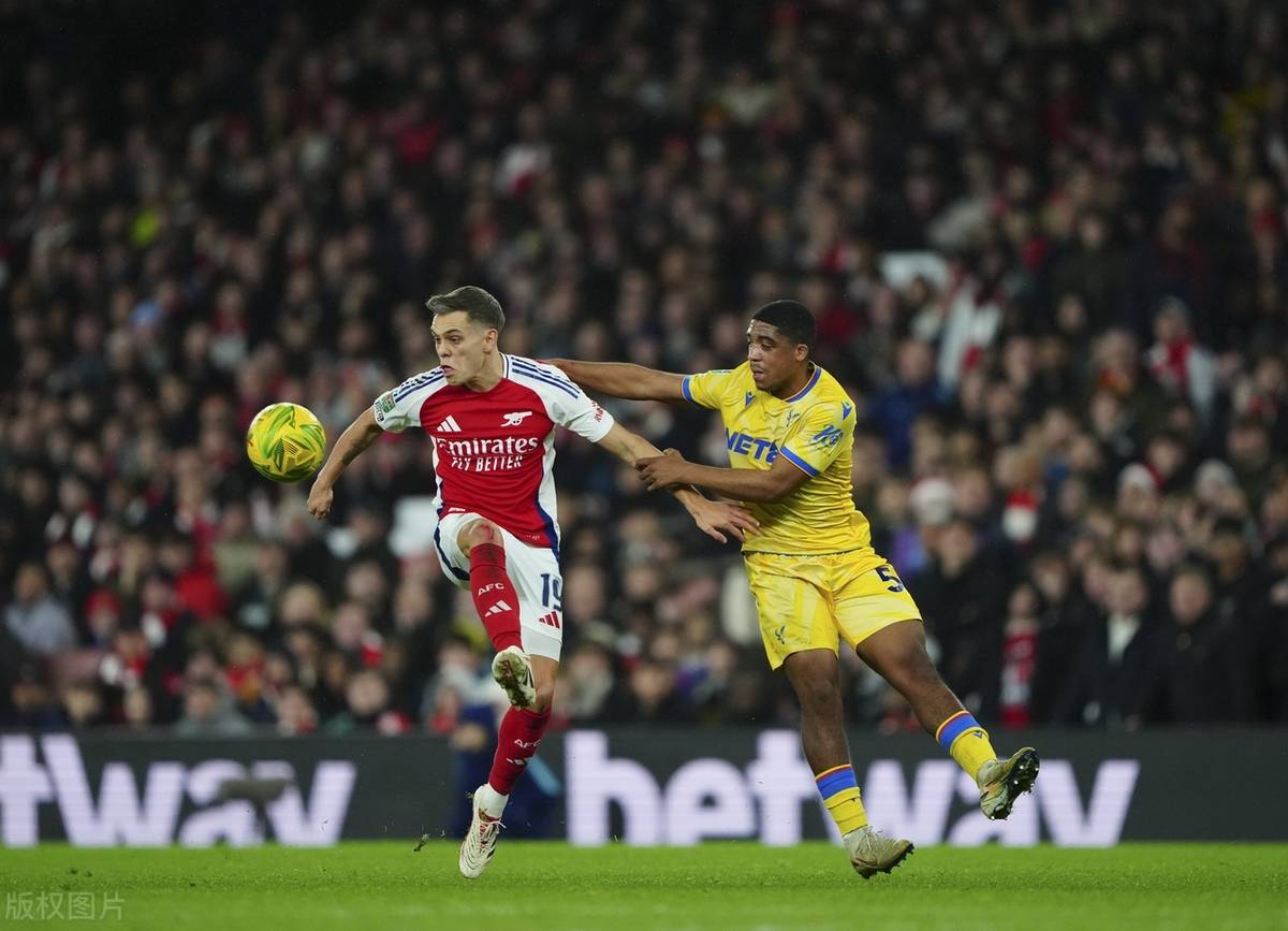 阿森纳披挂出征，奥巴梅杨上演帽子戏法猛扣对手