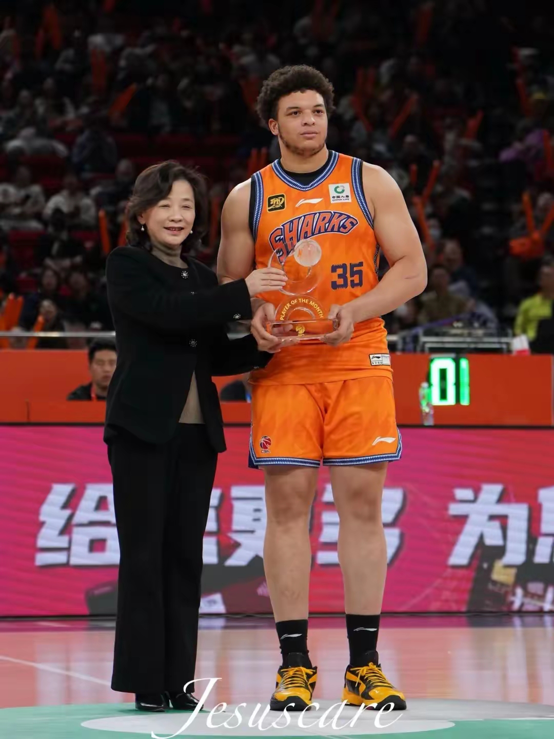 包含强强对话，球员耀眼表现点燃全场的词条