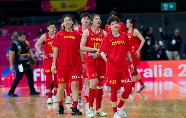 全明星阵容完美融合,引发球迷热议 全明星阵容完美融合,引发球迷热议