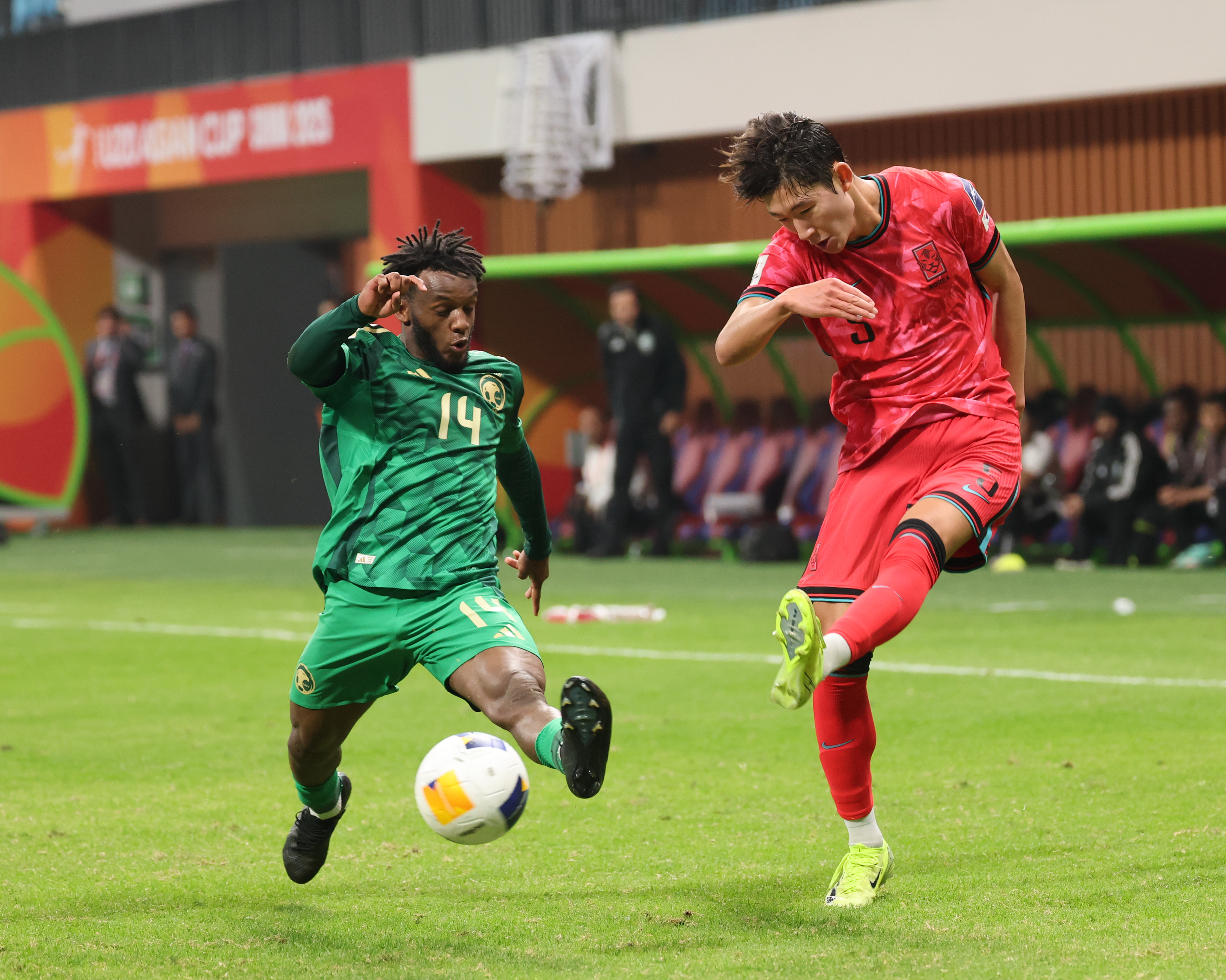 阿拉伯球队破解重重困难,闯入国际足球赛事决赛的简单介绍 阿拉伯球队破解重重困难,闯入国际足球赛事决赛的简单介绍