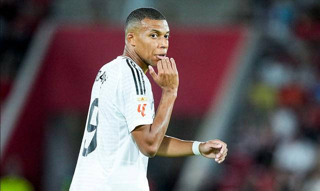 情绪紧张！球员心急失误导致失球的简单介绍