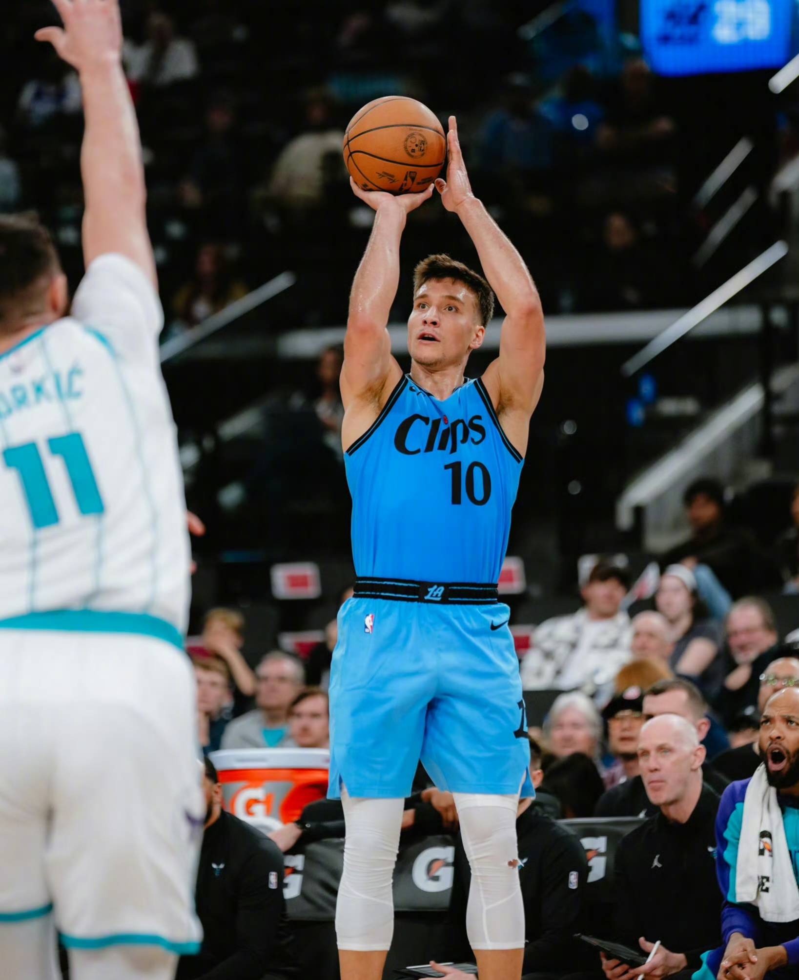 快船新秀表现出色，助队击败黄蜂的简单介绍