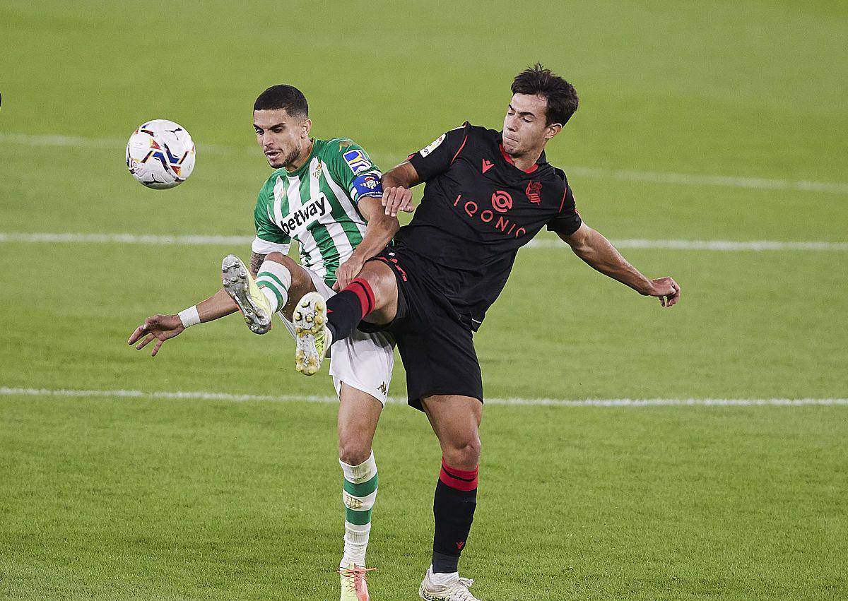 包含佛罗伦萨客场逼平对手，保持不败的词条