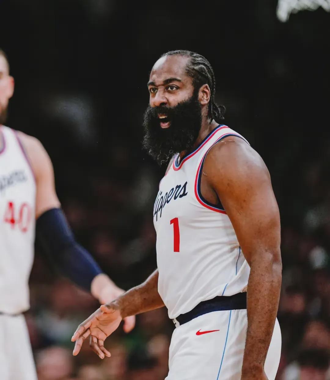 快船客场大胜雷霆，莱昂纳德狂砍全队最高分的简单介绍