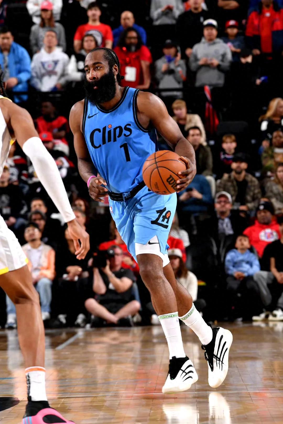 开云下载-爵士队主场擒下强敌，赢得球迷掌声的简单介绍