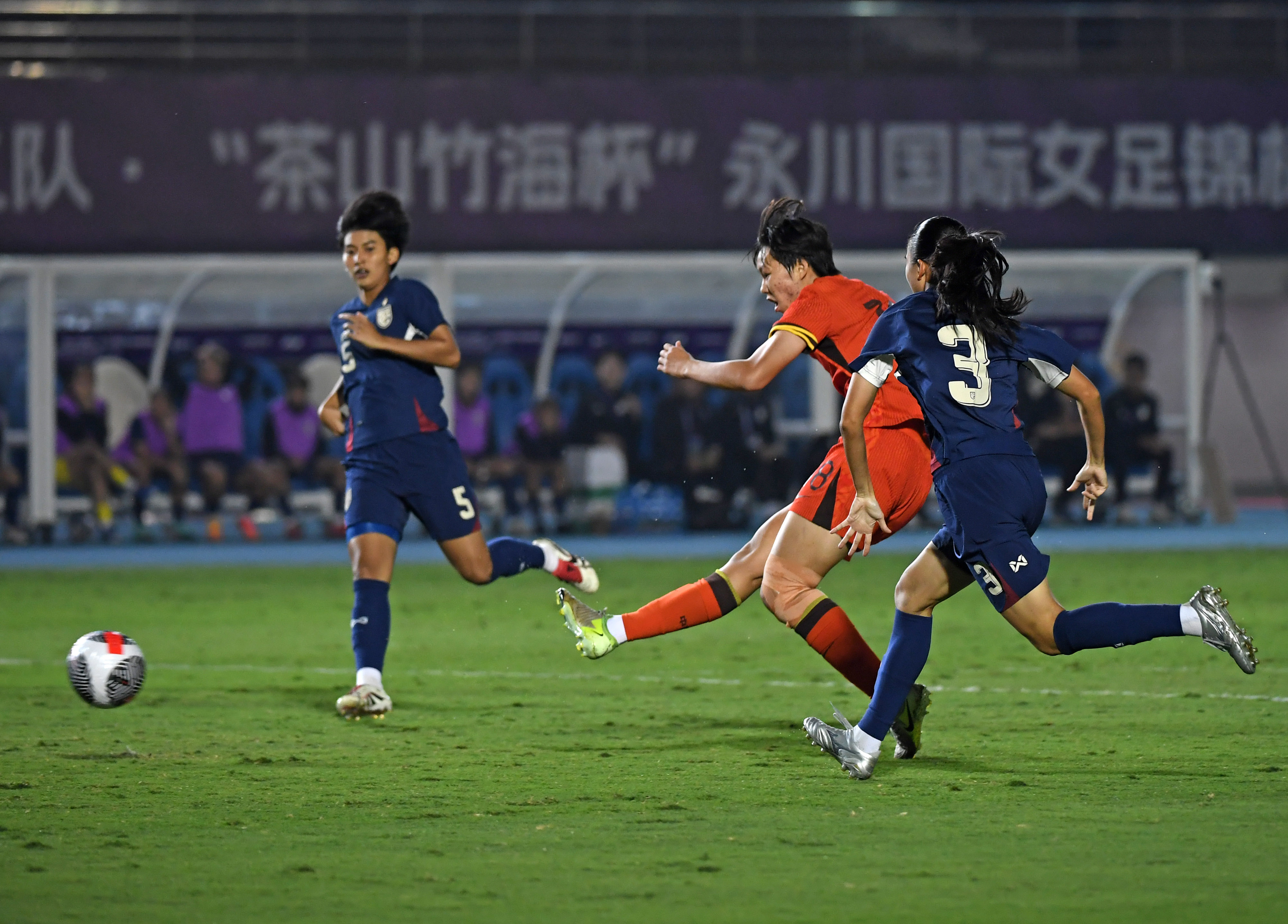 开云体育在线-女足大胜取胜，斩获奇迹轻松晋级