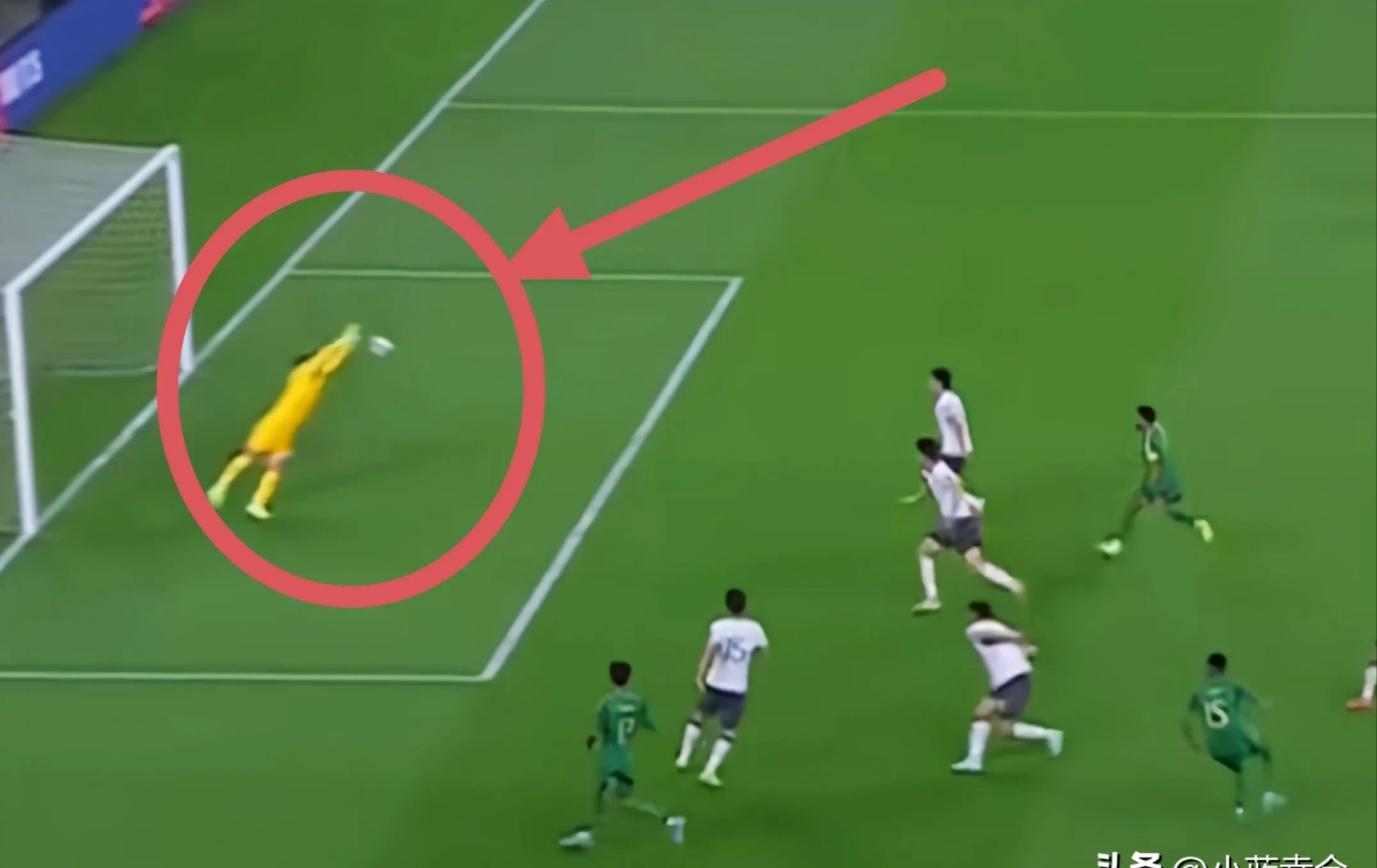 开云体育在线-关键时刻，球队主力球员受伤离场，带来困难挑战的简单介绍