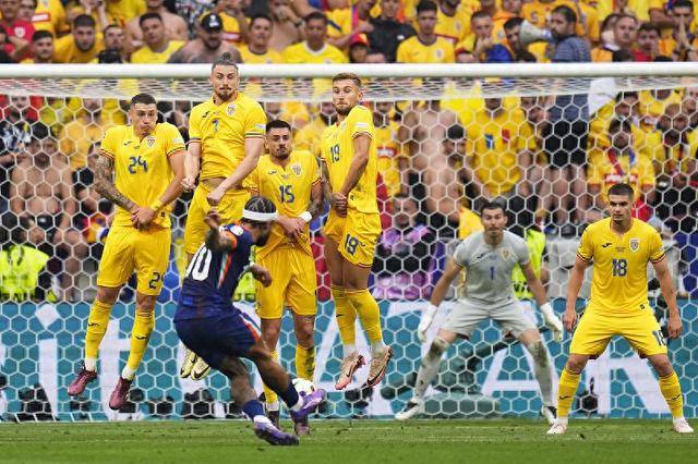 奥地利队在比赛中遭遇困境，为晋级拼搏的简单介绍