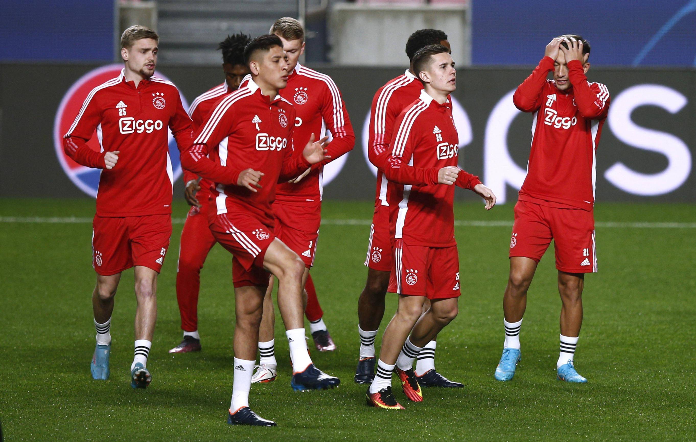 开云官网-阿贾克斯队豪取三分,实力暴涨