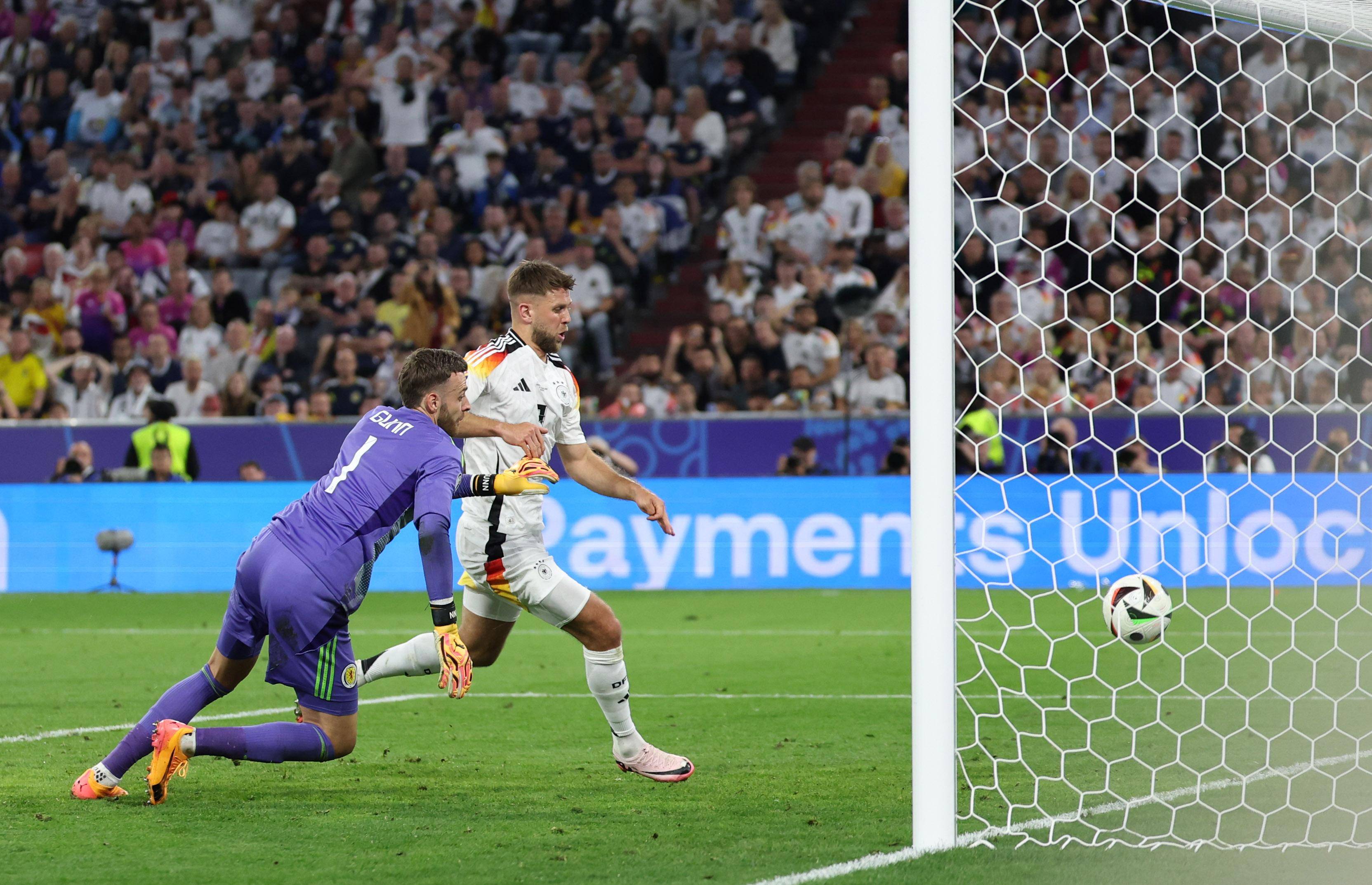 德国队在欧锦赛预选赛中一路领先