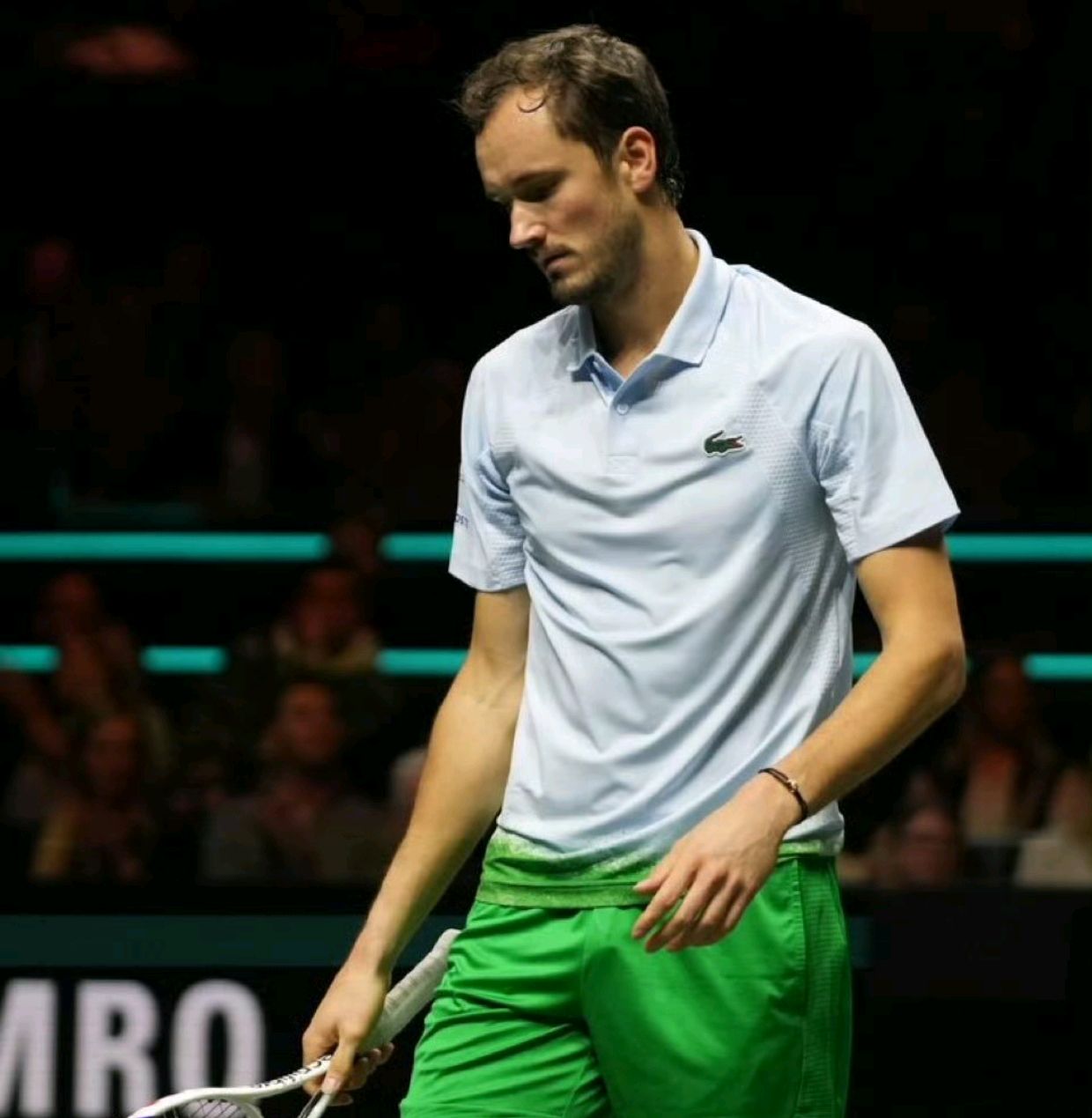 主力球员大放异彩，领跑比赛