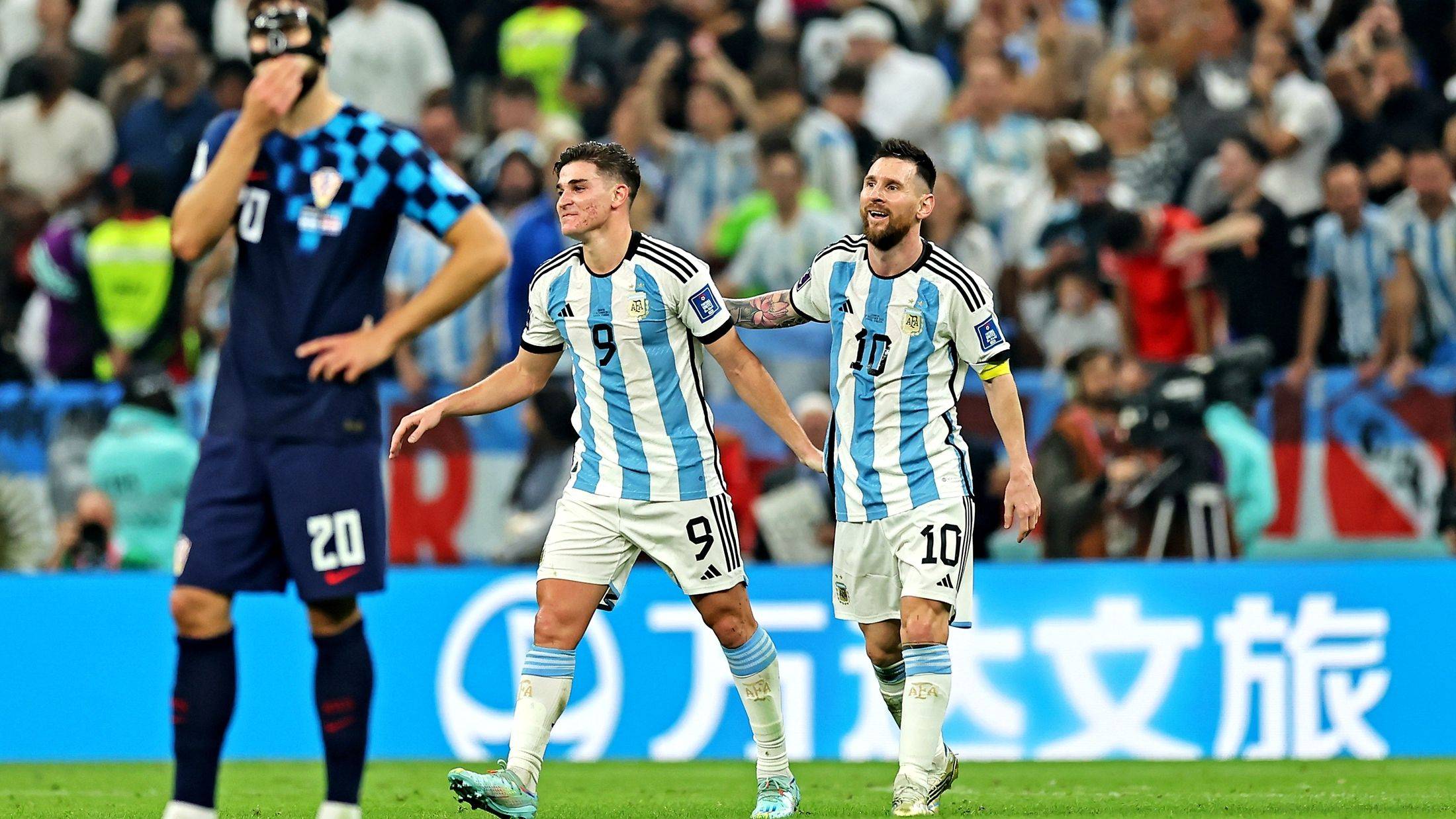 包含尤文战平拜仁，梅西梅开二度世界杯的词条