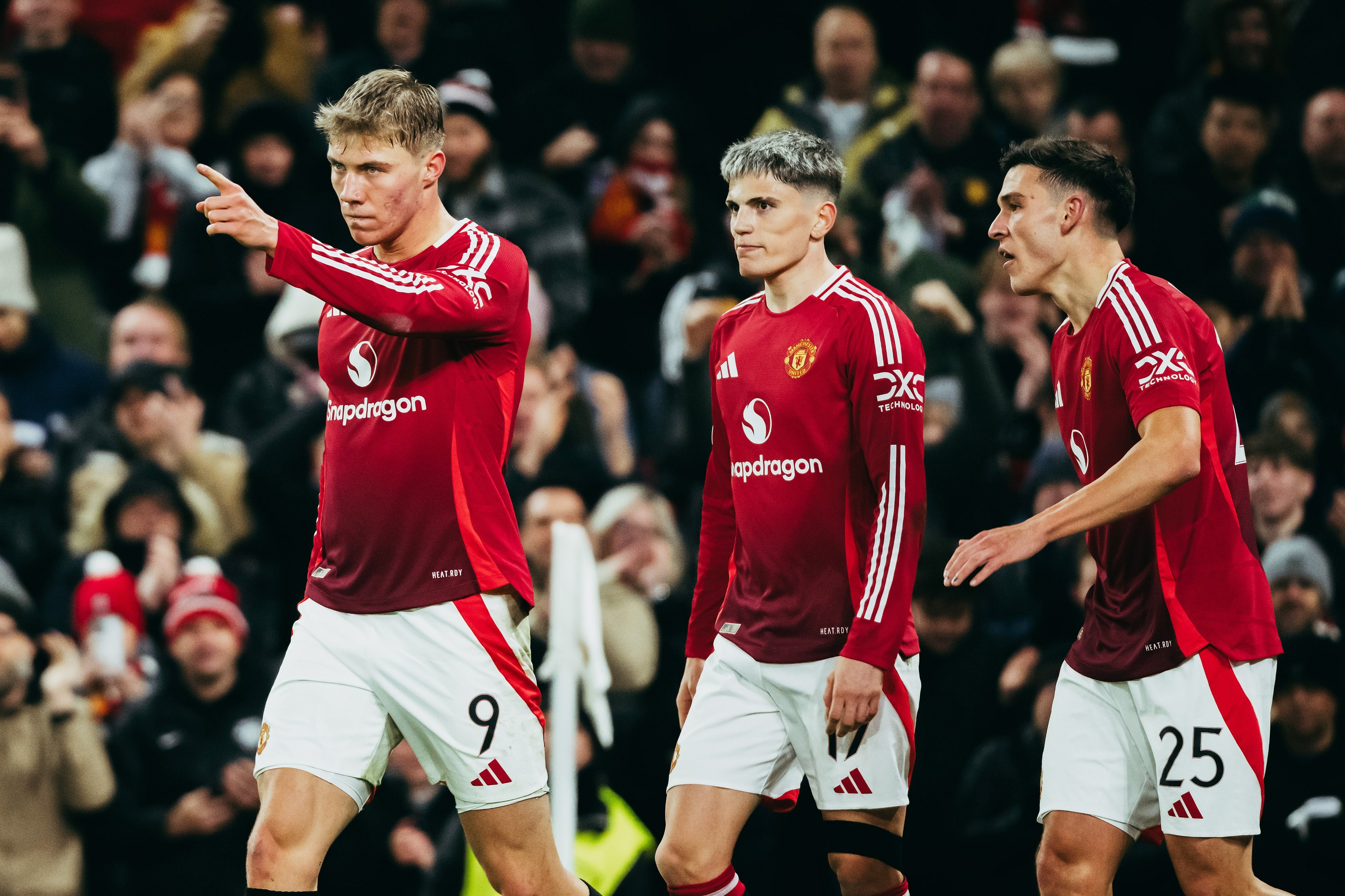 巴塞罗那客场战平曼联,双方力保不败 巴塞罗那客场战平曼联,双方力保不败