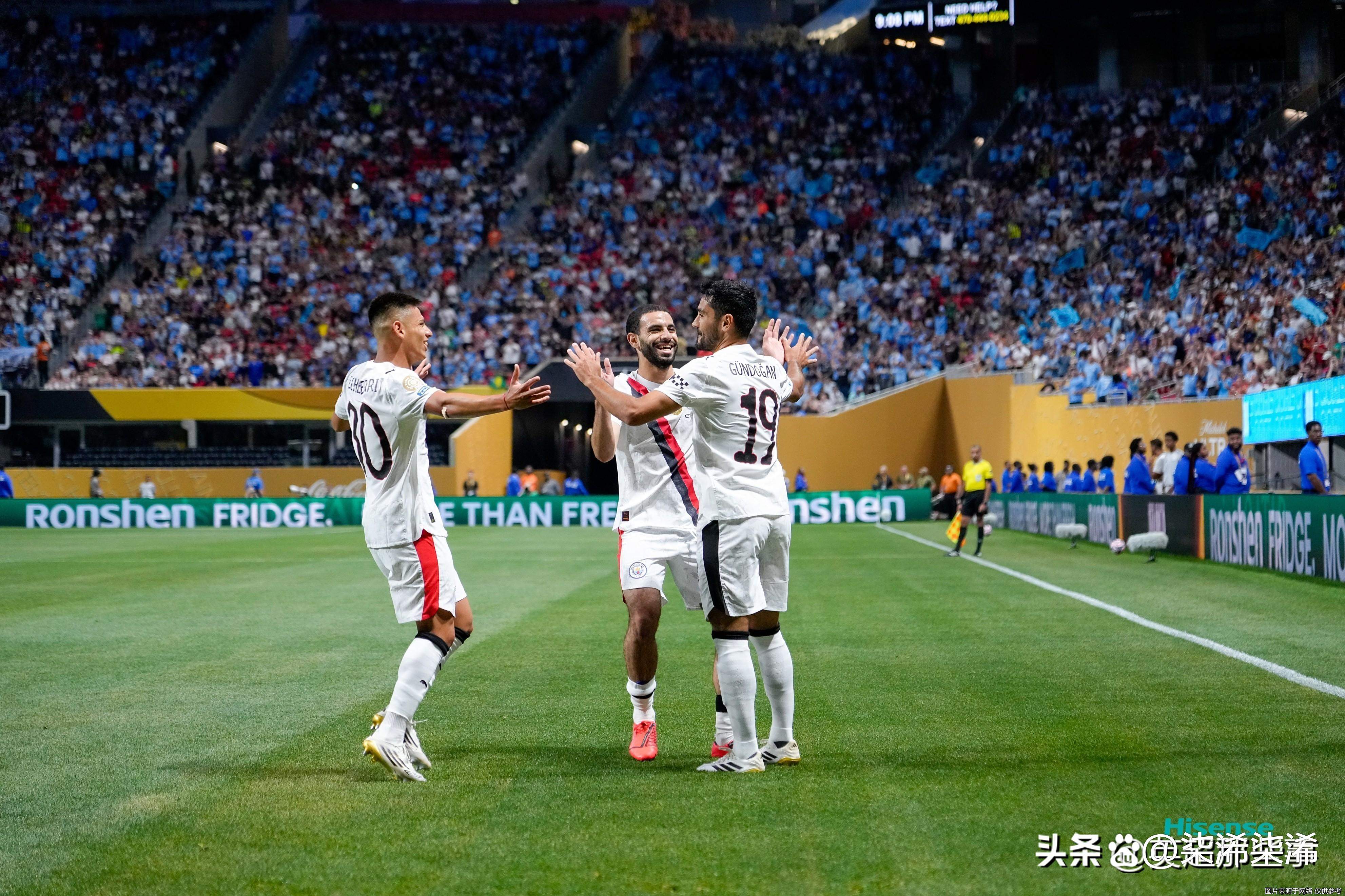 包含酣畅拼杀，曼城力压对手晋级淘汰赛的词条