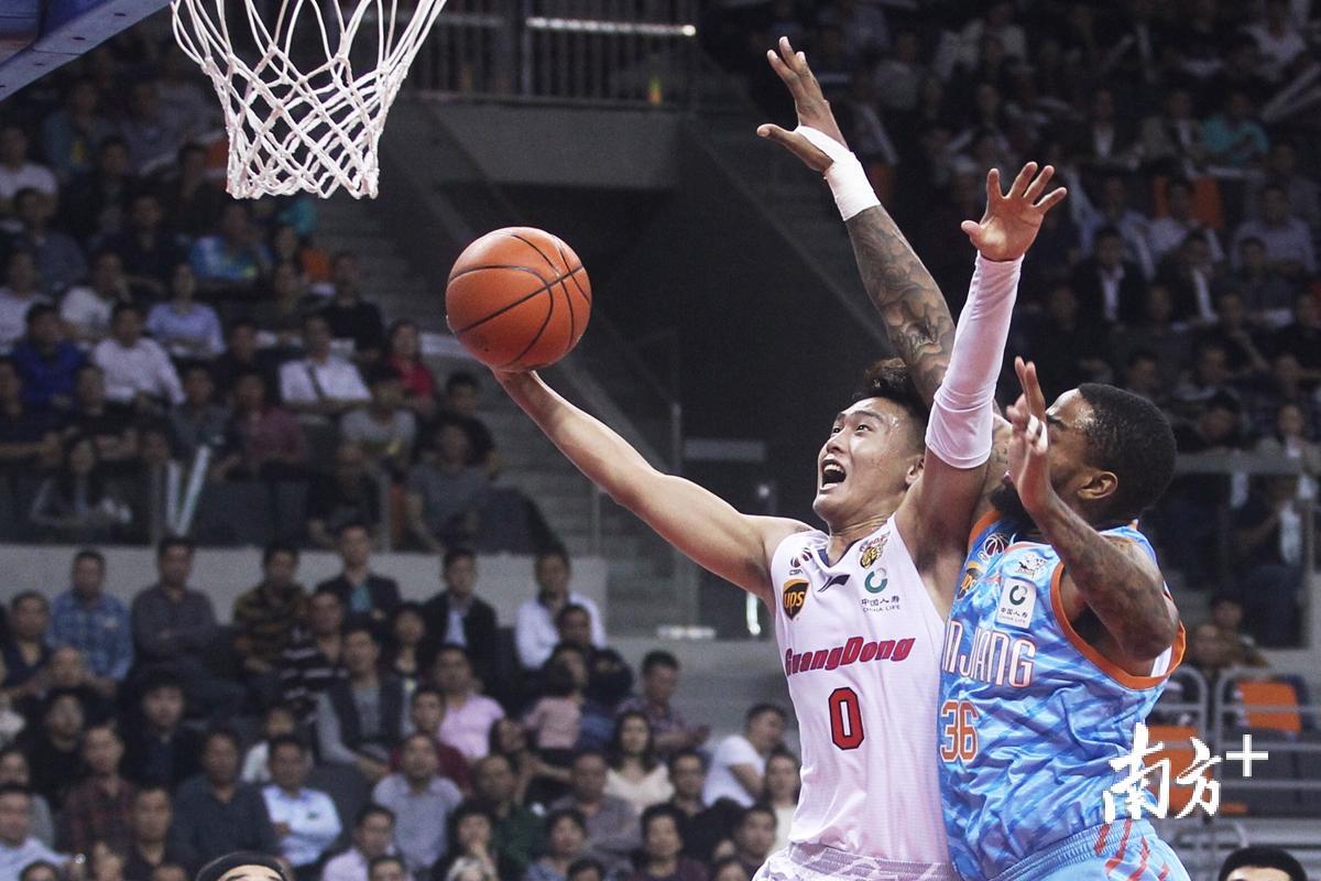 开云体育平台APP-新疆队险胜勇士,麦科勒姆高光表现