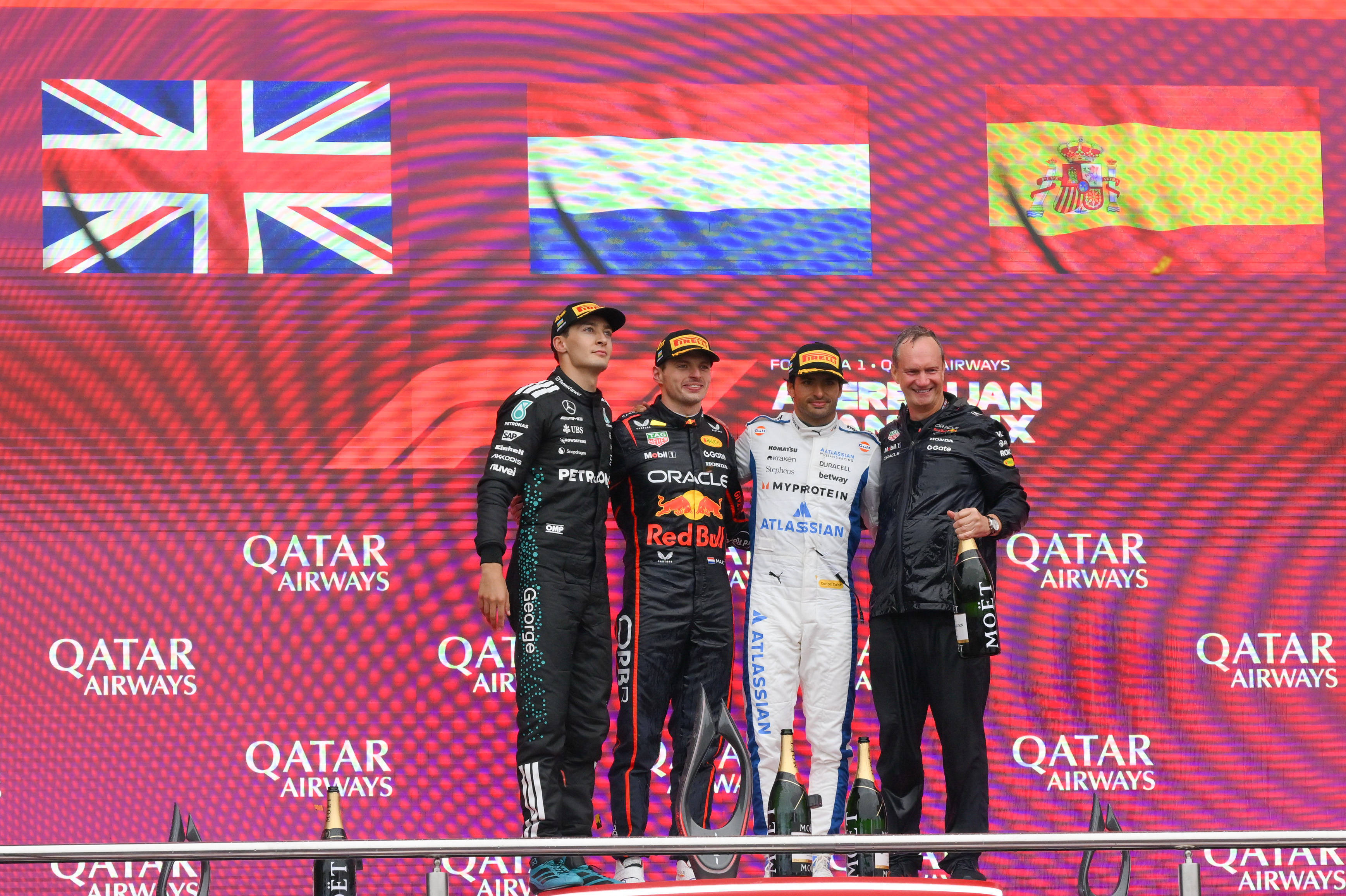 梅赛德斯完胜雷诺车队，塞恩斯扛起全队